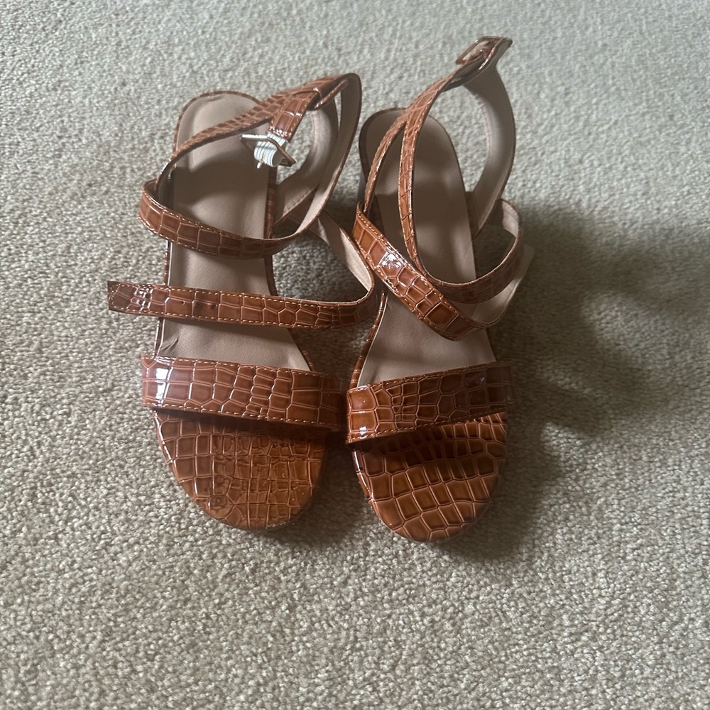 Sandals - Picture 2 of 3